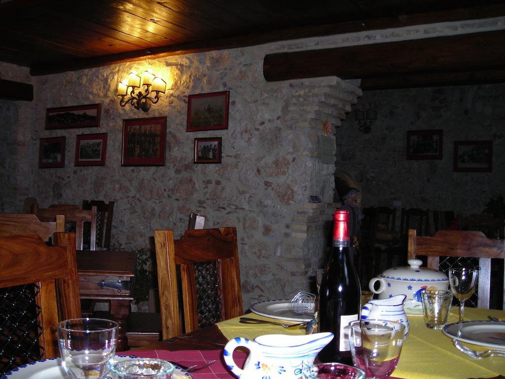 Отель La Locanda Delle Streghe - Relais Ristorante Кастель-дель-Монте Экстерьер фото