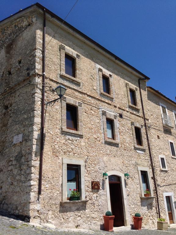 Отель La Locanda Delle Streghe - Relais Ristorante Кастель-дель-Монте Экстерьер фото